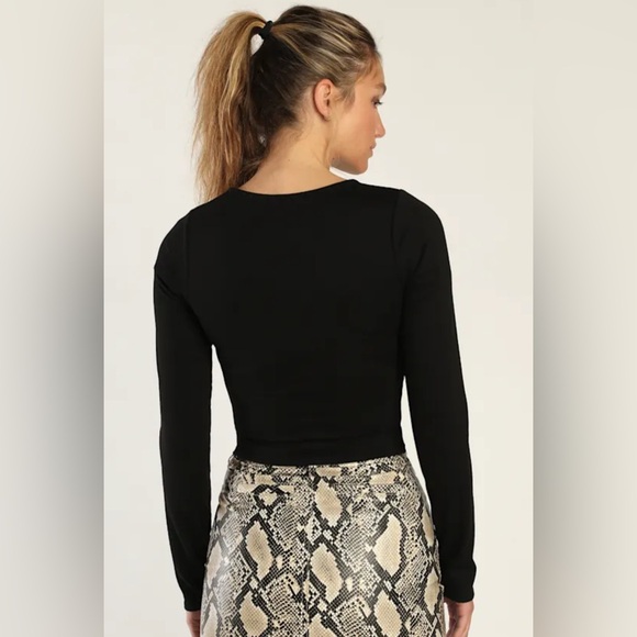 Lulus NWT Endless Appeal Black Long Sleeves Cutout Crop Top Size Medium - Picture 2 of 10